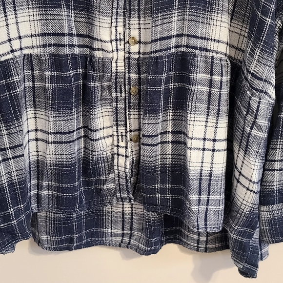American Eagle Navy and White Plaid Shirt - Picture 3 of 4